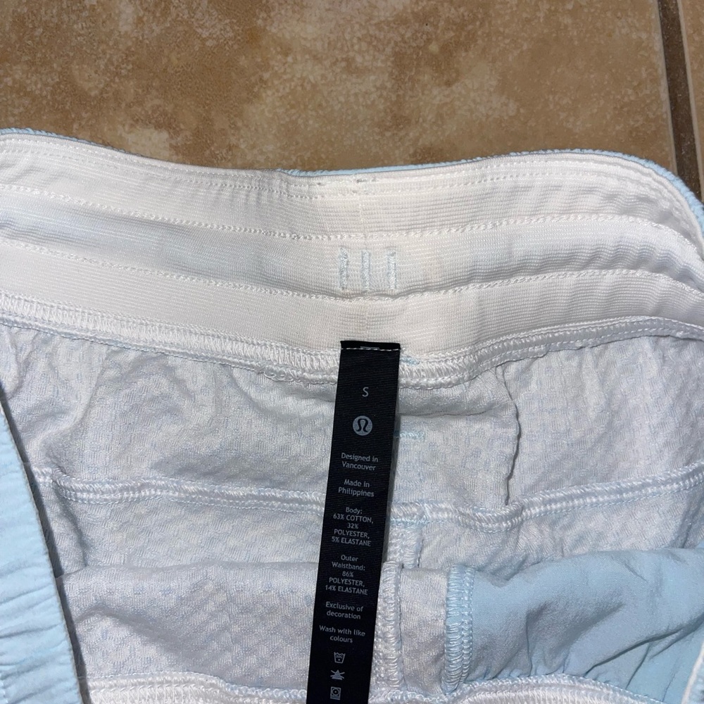 Size small 7in seam blue lululemon shorts - Picture 2 of 3